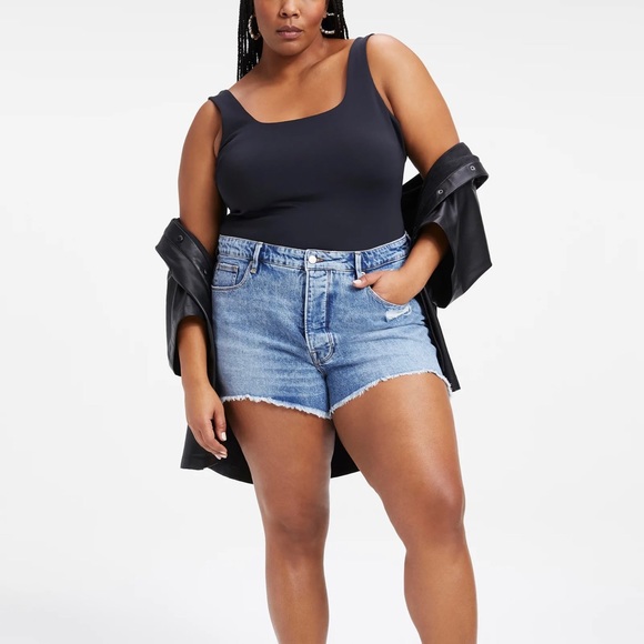 Good American Pants - NWT Good American Bombshell Distressed Denim shorts sz 16